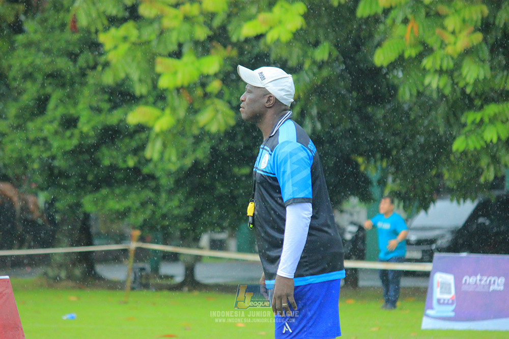 ijl u11 110126 proball football vs fifa farmel