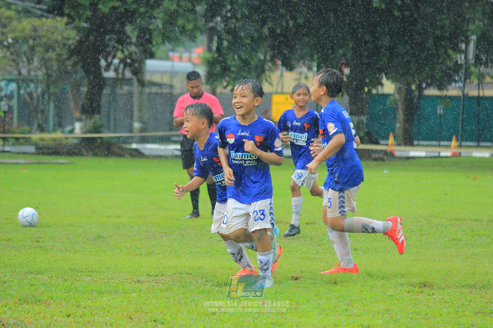 ijl u11 110126 proball football vs fifa farmel