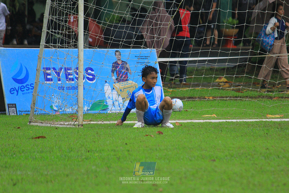 ijl u11 110126 proball football vs fifa farmel