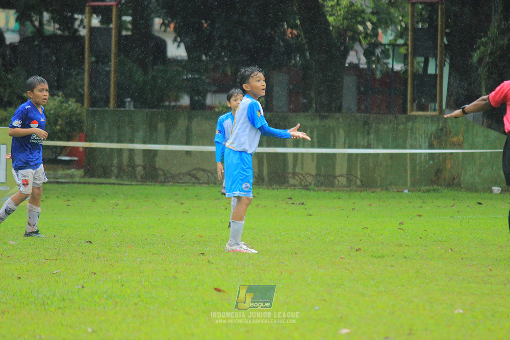 ijl u11 110126 proball football vs fifa farmel