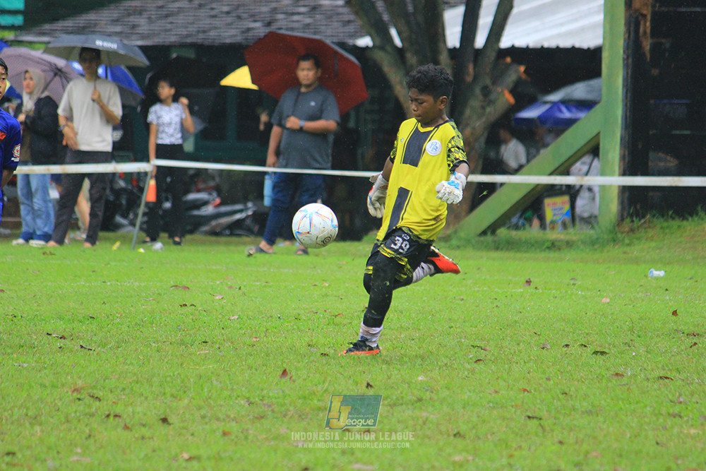 ijl u11 110126 proball football vs fifa farmel