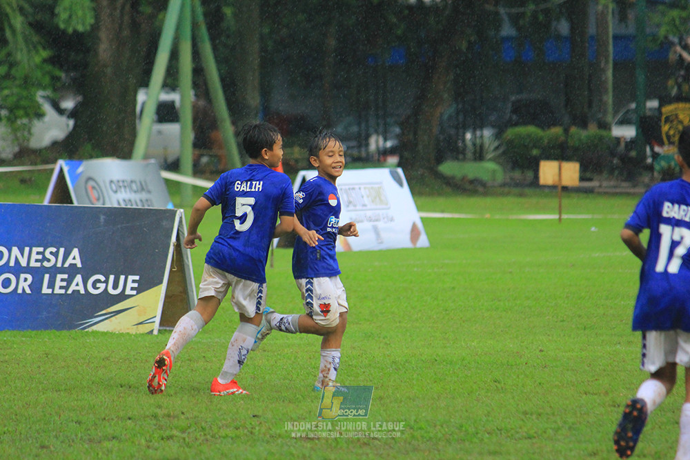ijl u11 110126 proball football vs fifa farmel