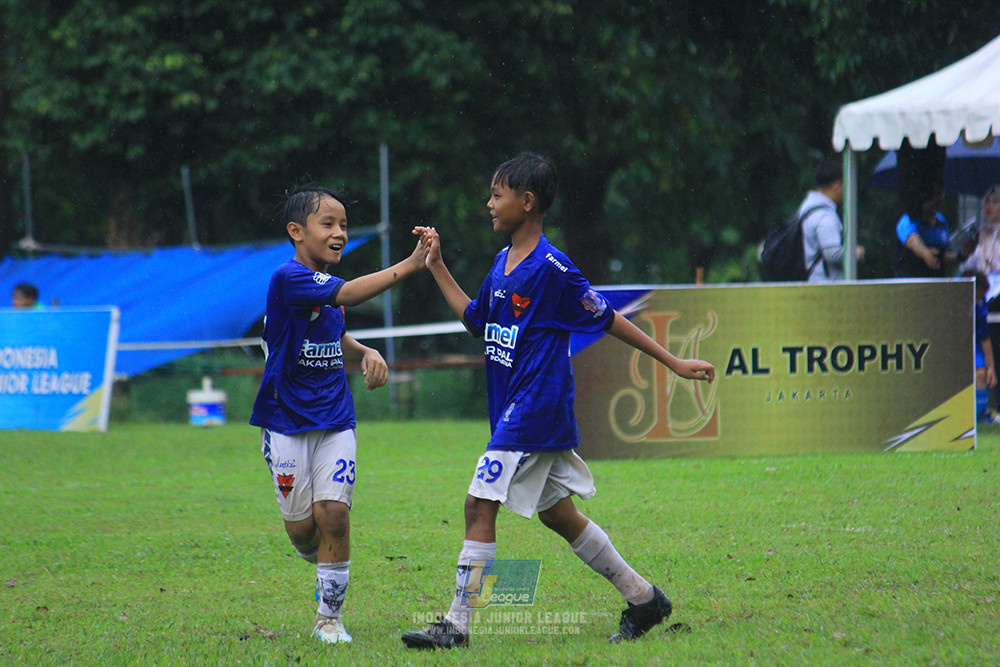 ijl u11 110126 proball football vs fifa farmel