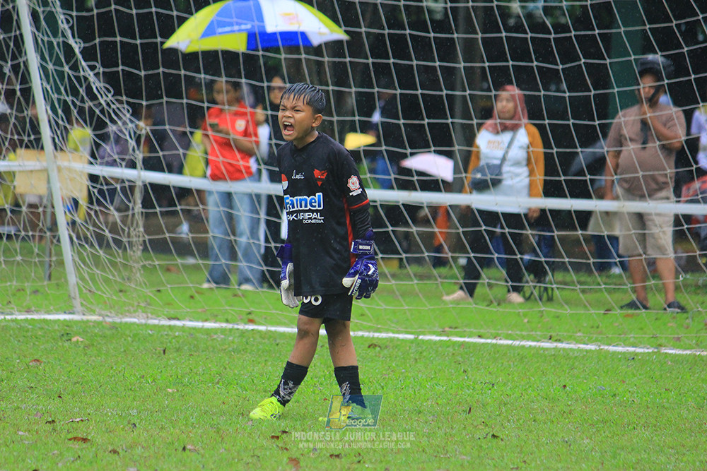 ijl u11 110126 proball football vs fifa farmel