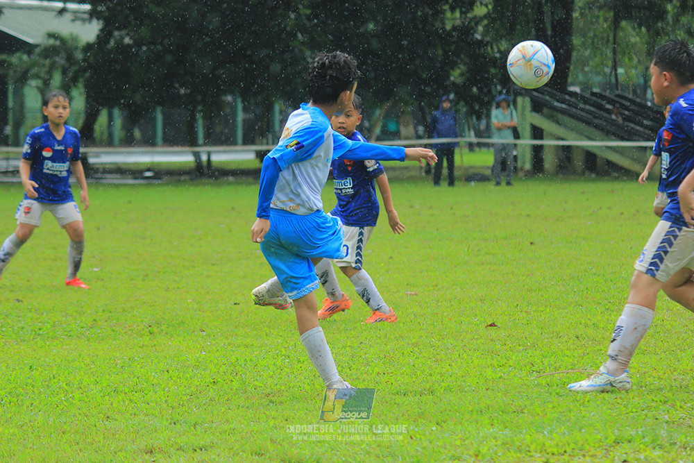 ijl u11 110126 proball football vs fifa farmel