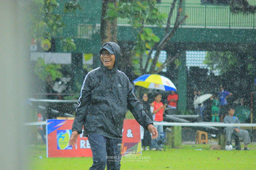 ijl u11 110126 proball football vs fifa farmel