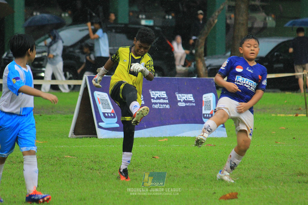 ijl u11 110126 proball football vs fifa farmel