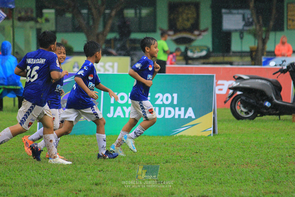 ijl u11 110126 proball football vs fifa farmel