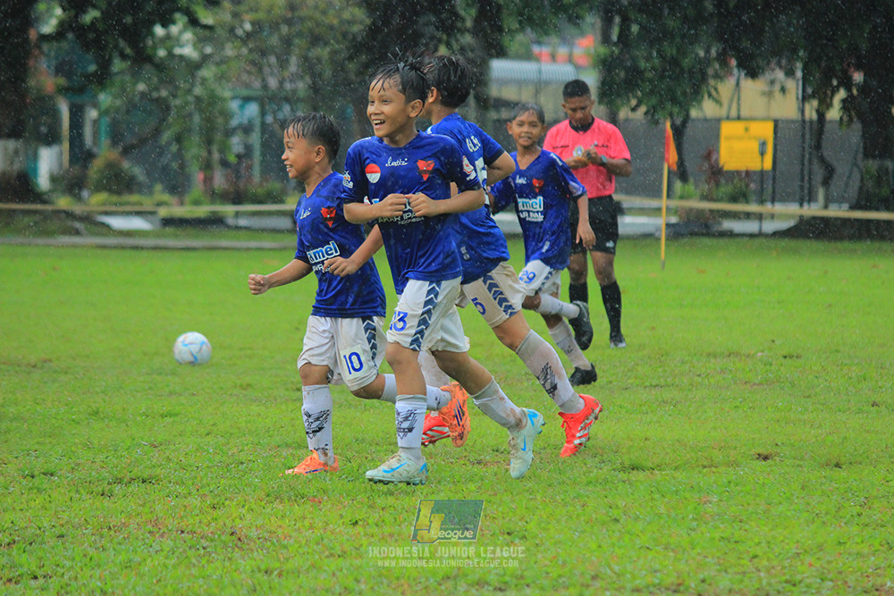 ijl u11 110126 proball football vs fifa farmel