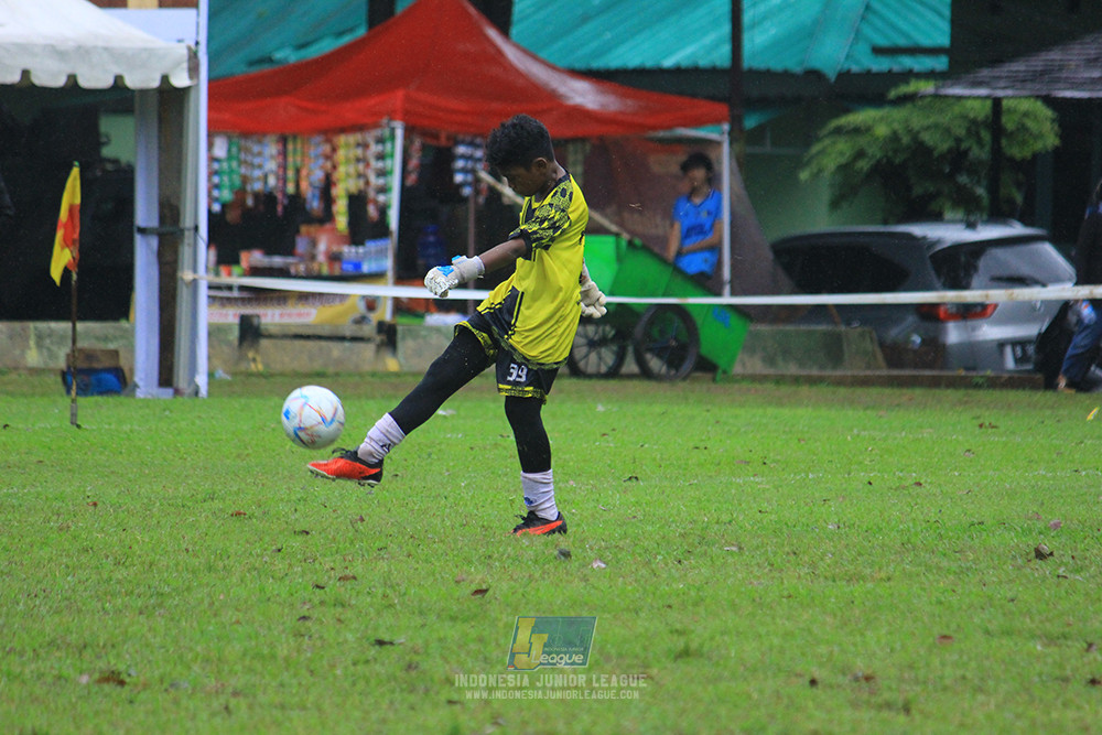 ijl u11 110126 proball football vs fifa farmel