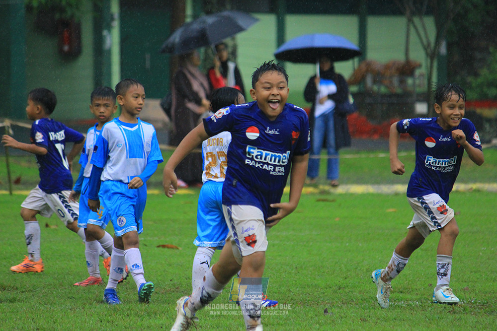 ijl u11 110126 proball football vs fifa farmel