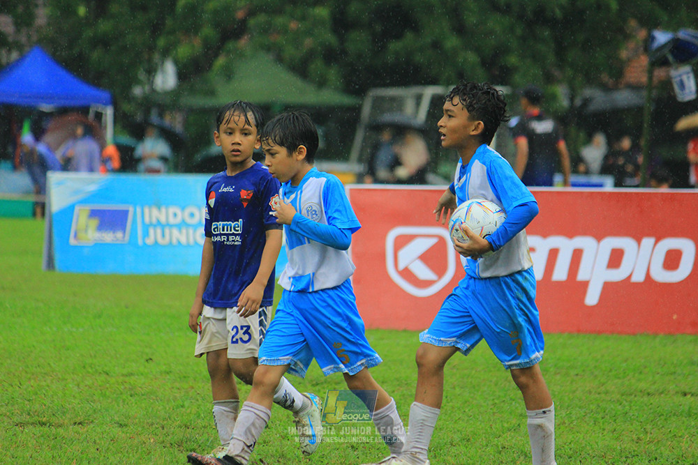 ijl u11 110126 proball football vs fifa farmel