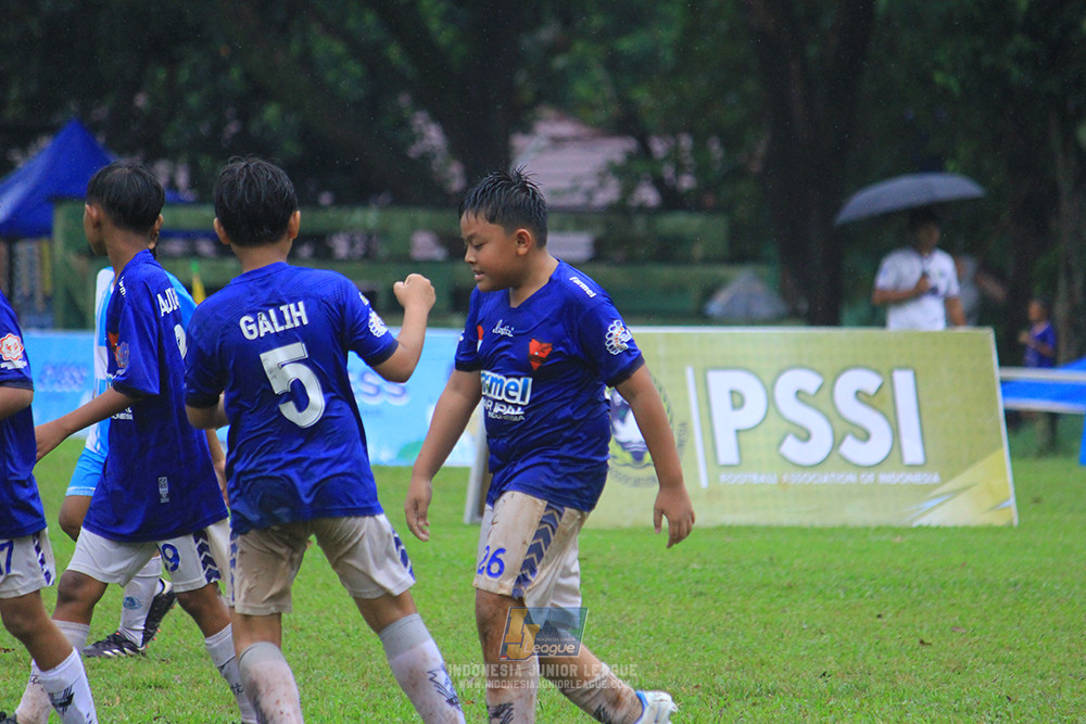 ijl u11 110126 proball football vs fifa farmel