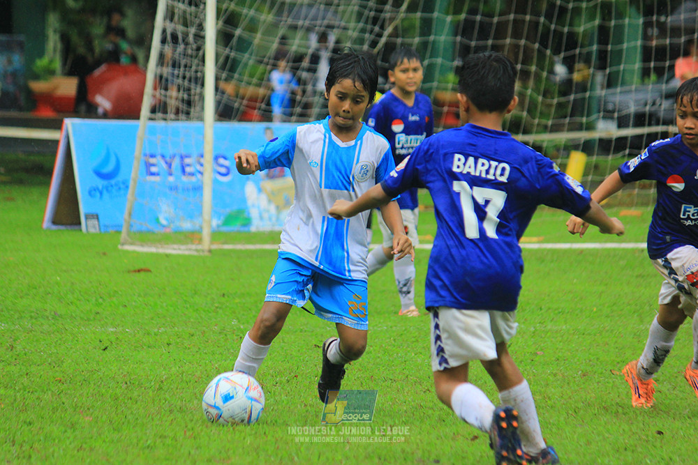 ijl u11 110126 proball football vs fifa farmel