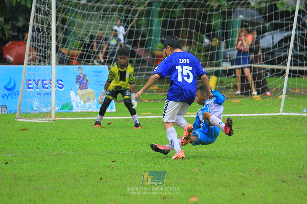 ijl u11 110126 proball football vs fifa farmel