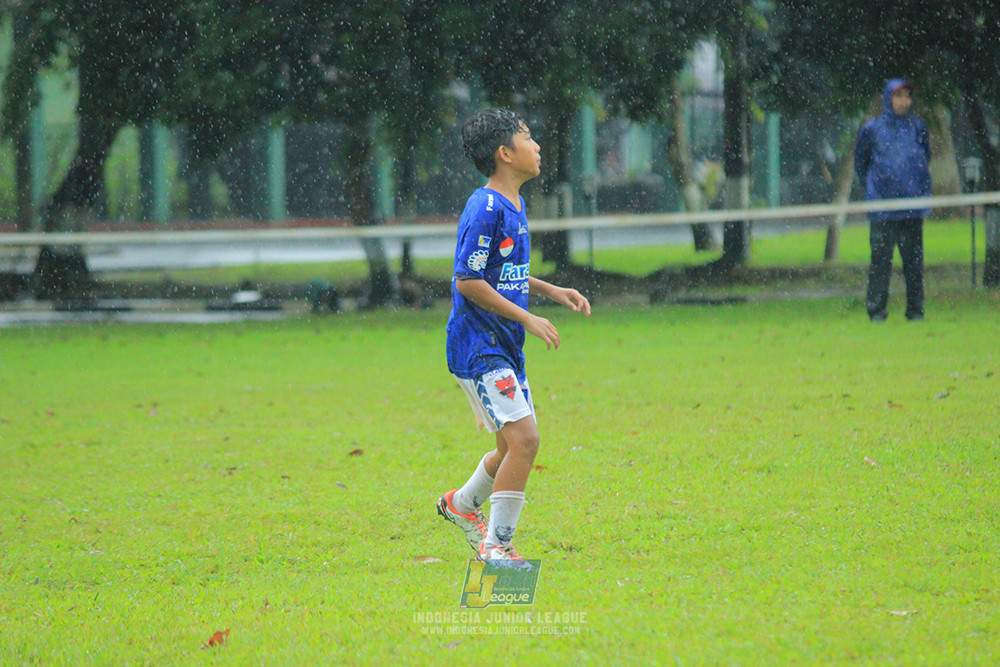 ijl u11 110126 proball football vs fifa farmel