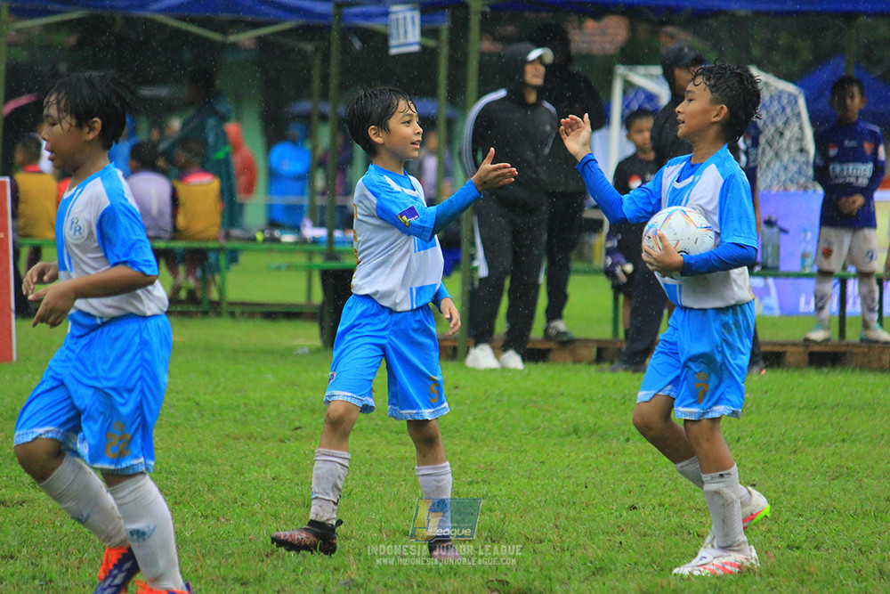 ijl u11 110126 proball football vs fifa farmel