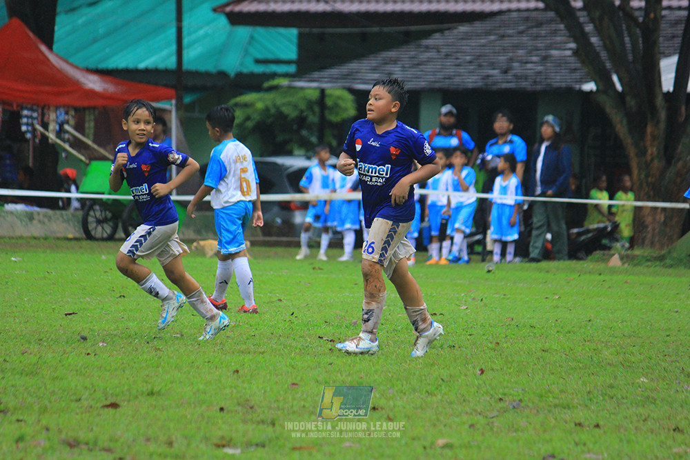 ijl u11 110126 proball football vs fifa farmel