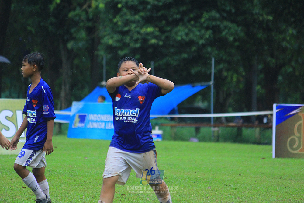 ijl u11 110126 proball football vs fifa farmel