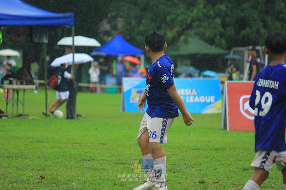 ijl u11 110126 proball football vs fifa farmel