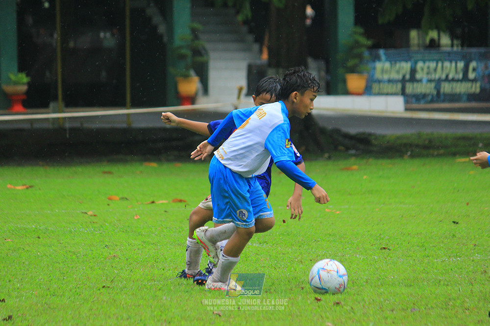 ijl u11 110126 proball football vs fifa farmel