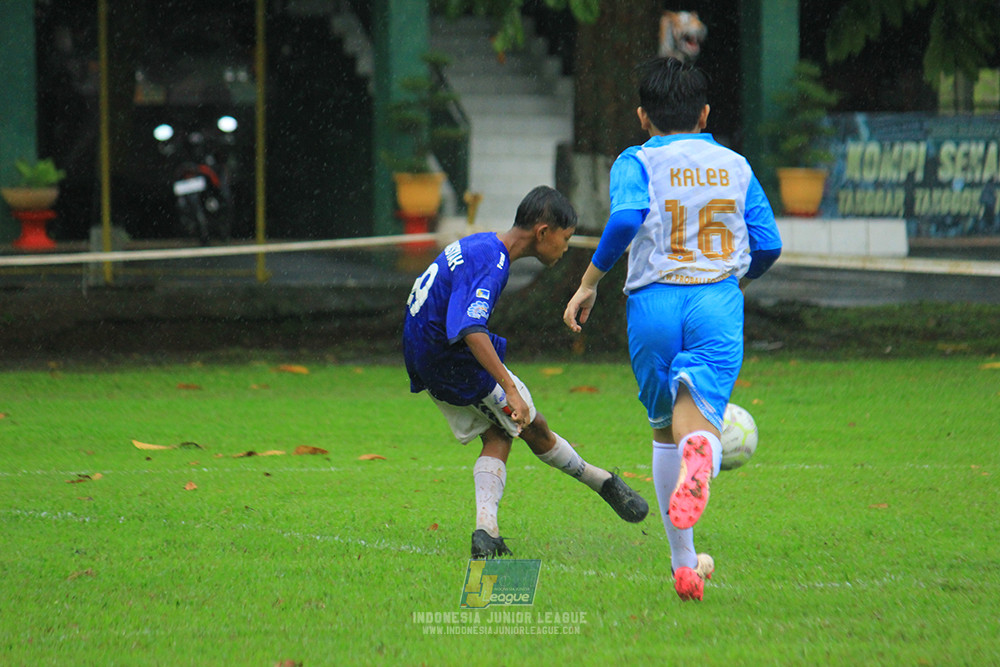 ijl u11 110126 proball football vs fifa farmel