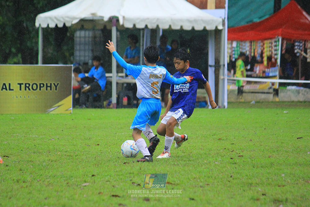 ijl u11 110126 proball football vs fifa farmel