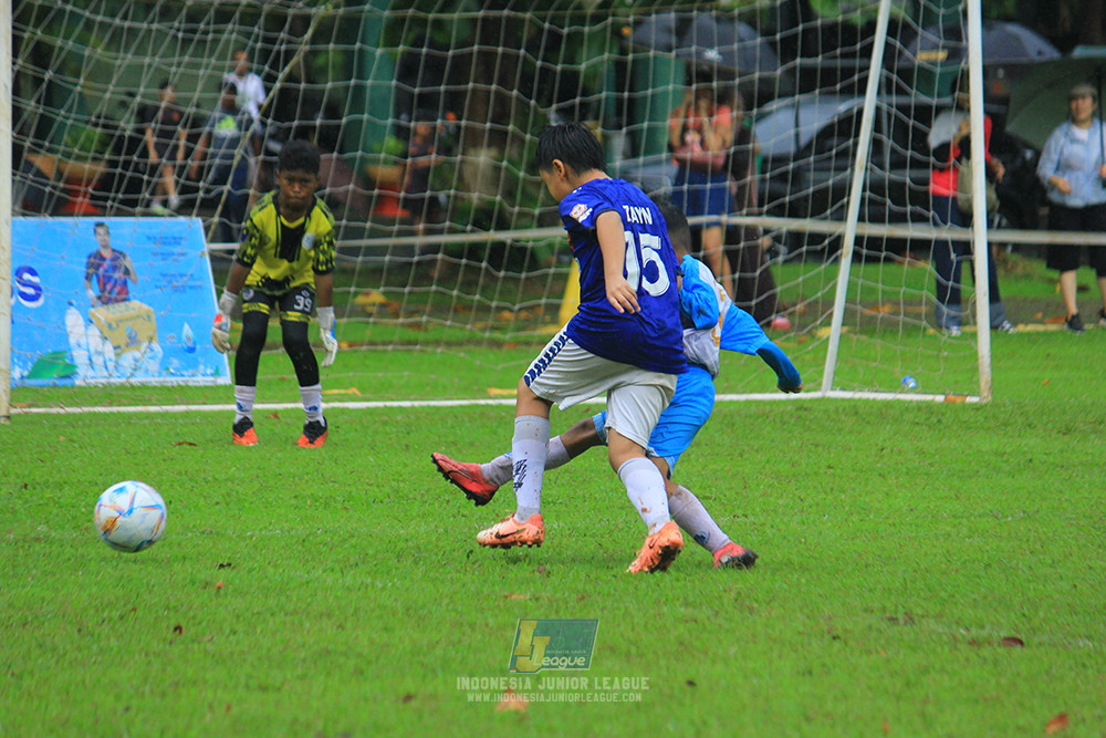 ijl u11 110126 proball football vs fifa farmel