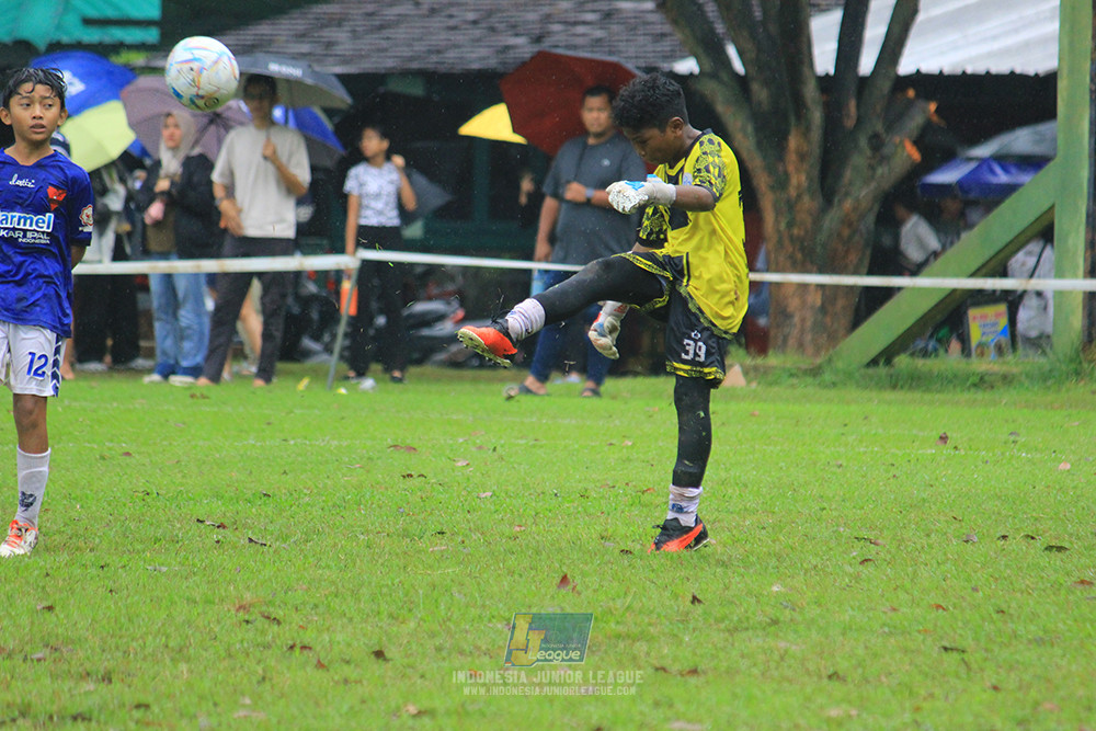 ijl u11 110126 proball football vs fifa farmel