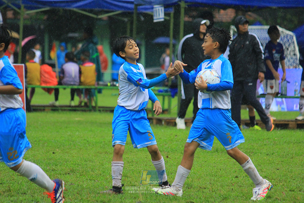 ijl u11 110126 proball football vs fifa farmel