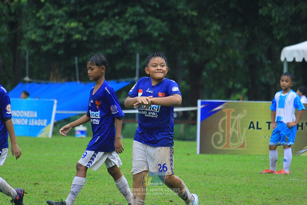 ijl u11 110126 proball football vs fifa farmel