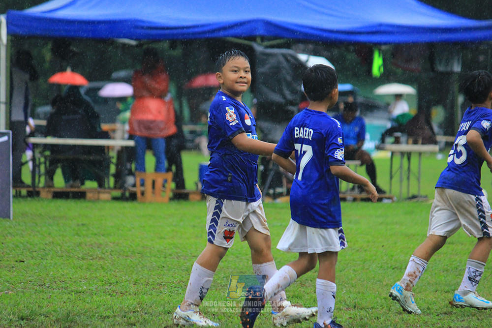 ijl u11 110126 proball football vs fifa farmel