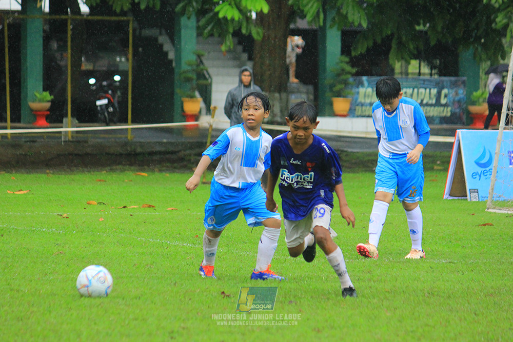 ijl u11 110126 proball football vs fifa farmel