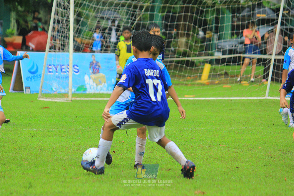 ijl u11 110126 proball football vs fifa farmel