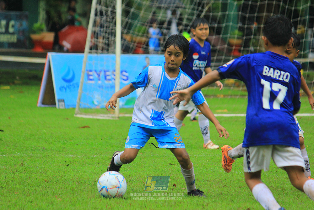 ijl u11 110126 proball football vs fifa farmel