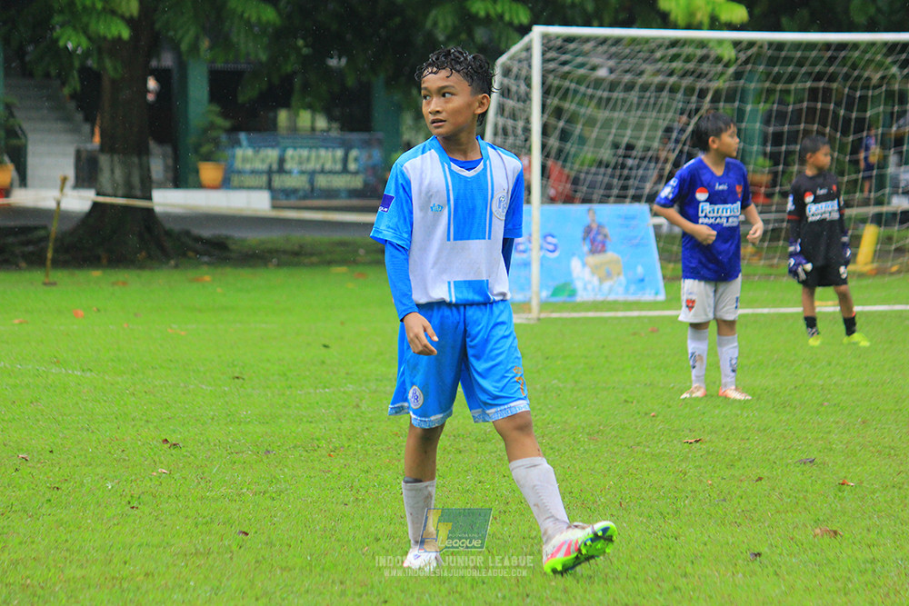 ijl u11 110126 proball football vs fifa farmel