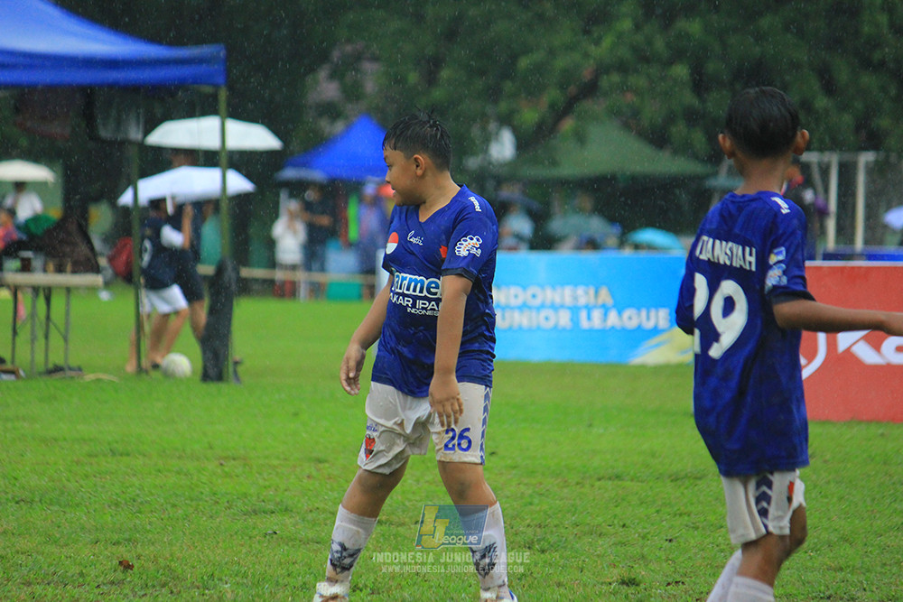 ijl u11 110126 proball football vs fifa farmel