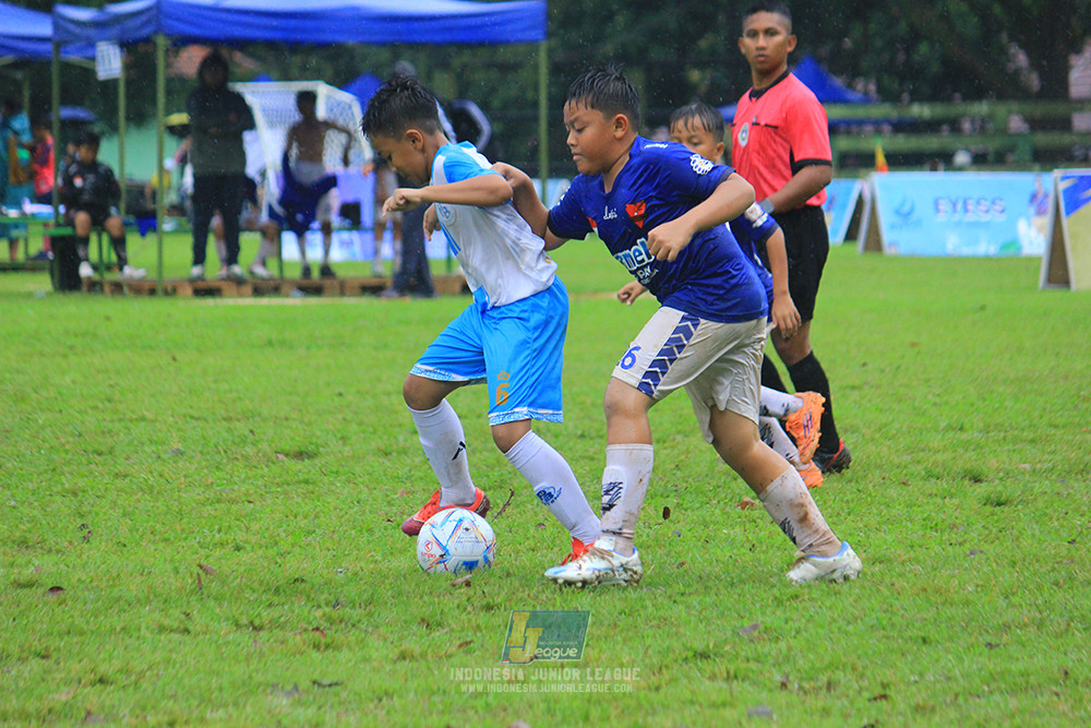 ijl u11 110126 proball football vs fifa farmel