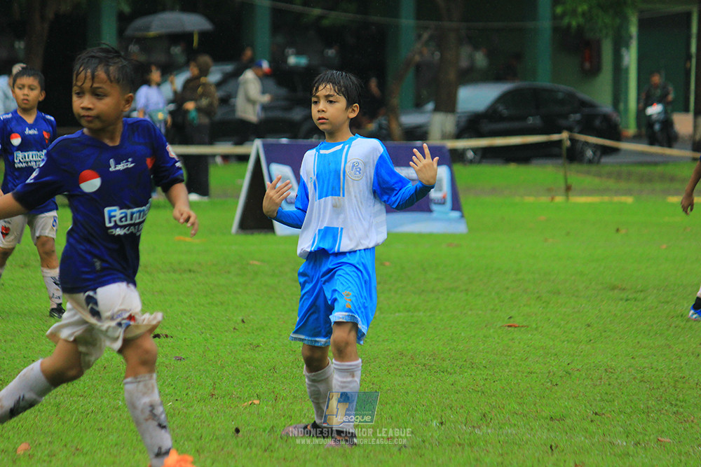 ijl u11 110126 proball football vs fifa farmel