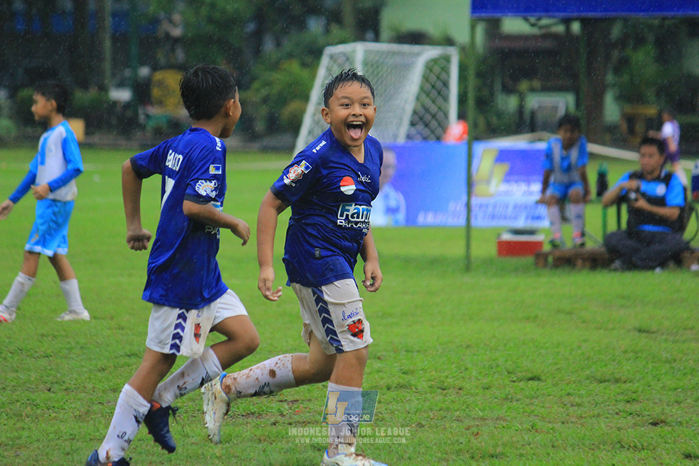 ijl u11 110126 proball football vs fifa farmel