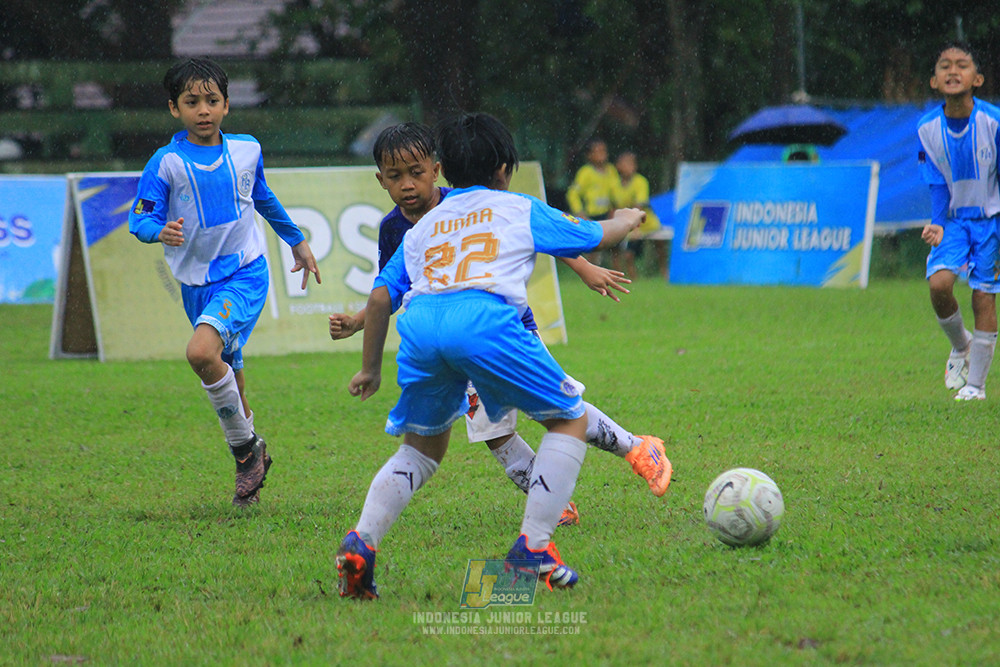 ijl u11 110126 proball football vs fifa farmel