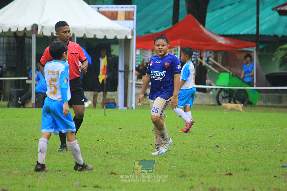 ijl u11 110126 proball football vs fifa farmel