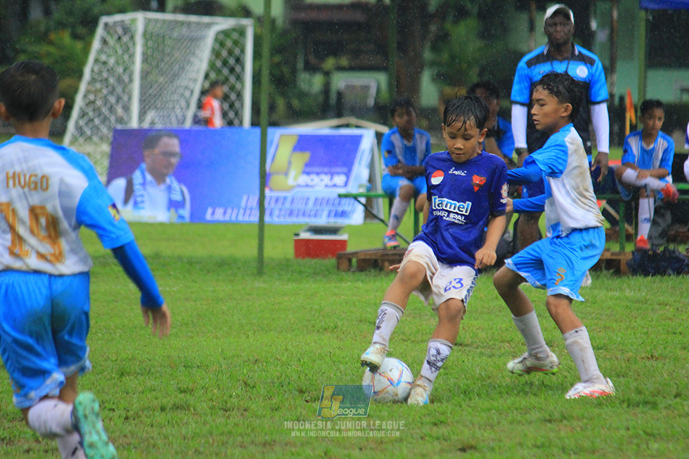 ijl u11 110126 proball football vs fifa farmel