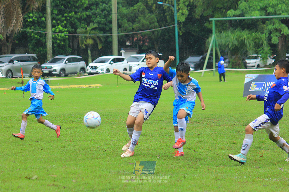 ijl u11 110126 proball football vs fifa farmel