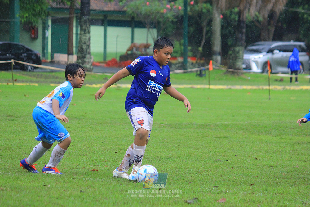 ijl u11 110126 proball football vs fifa farmel