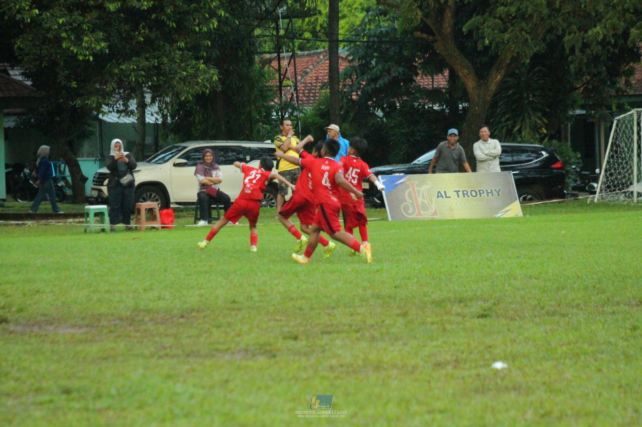 ijl u11 120426 brazillian ss lfa vs kids soccer family