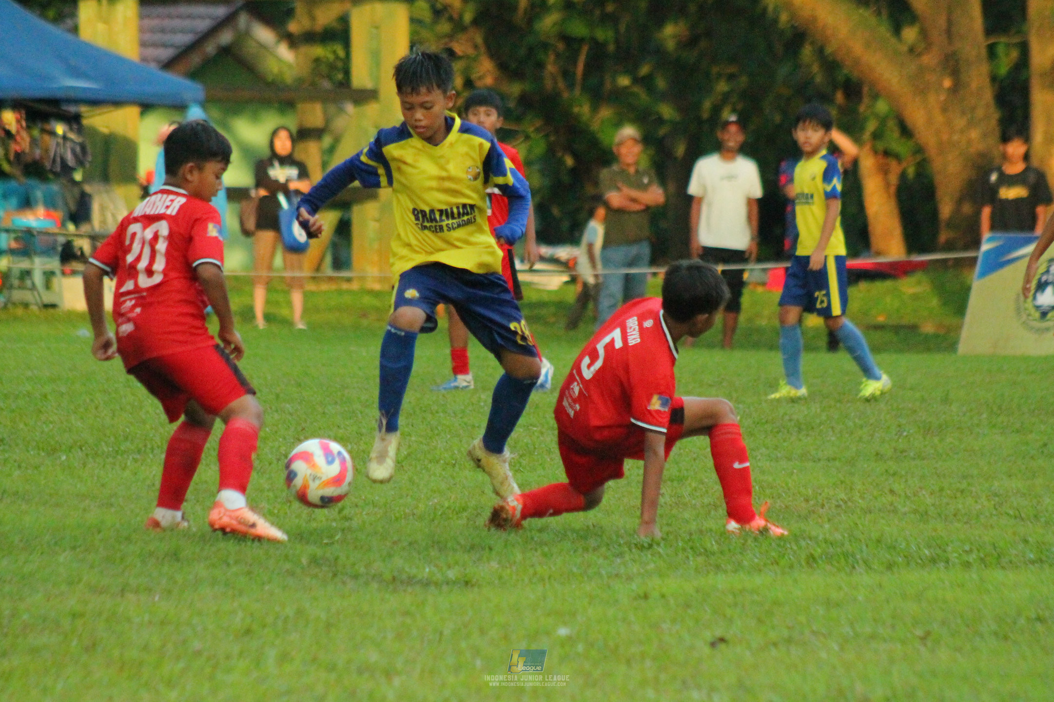 ijl u11 120426 brazillian ss lfa vs kids soccer family