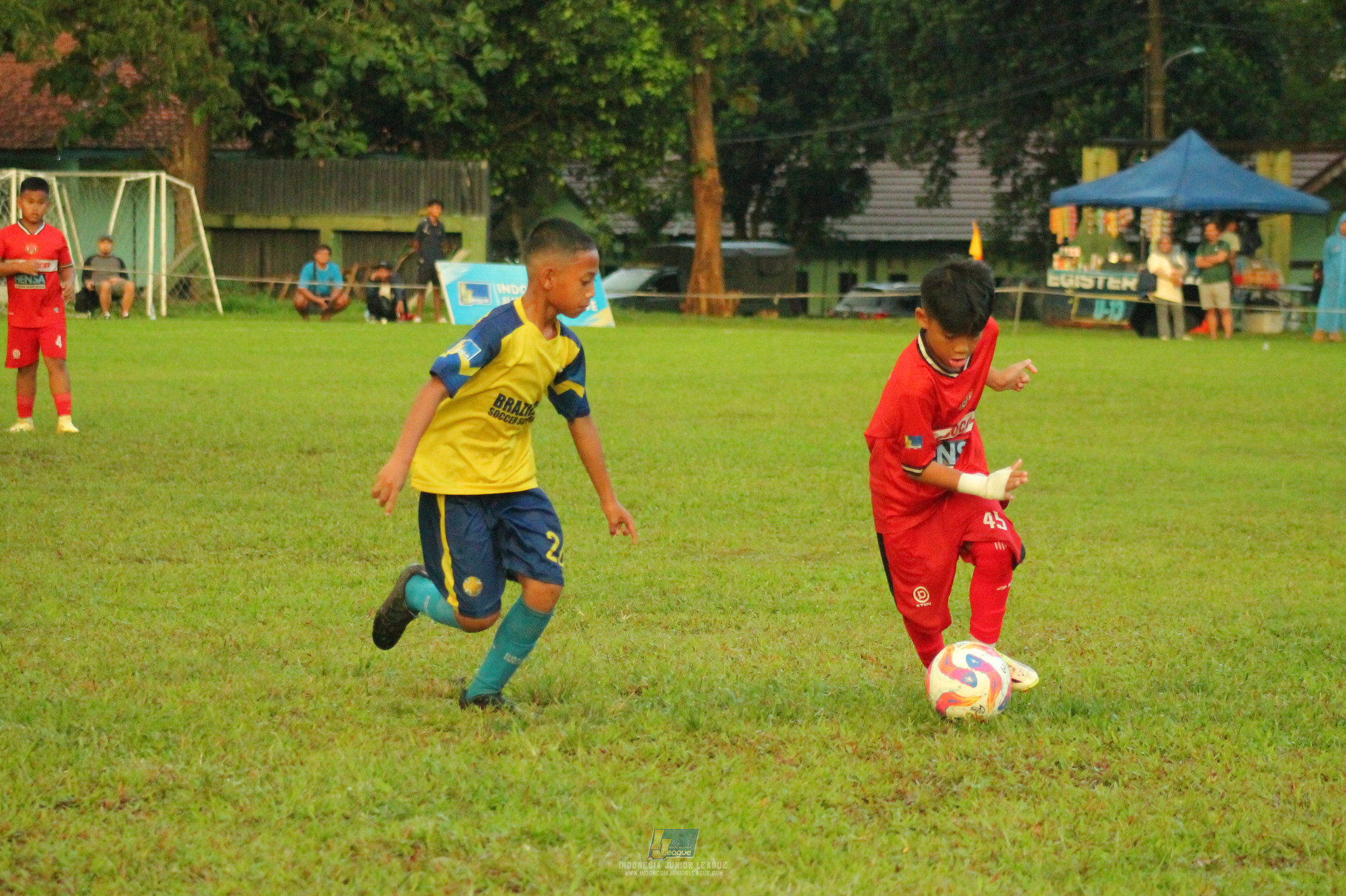 ijl u11 120426 brazillian ss lfa vs kids soccer family