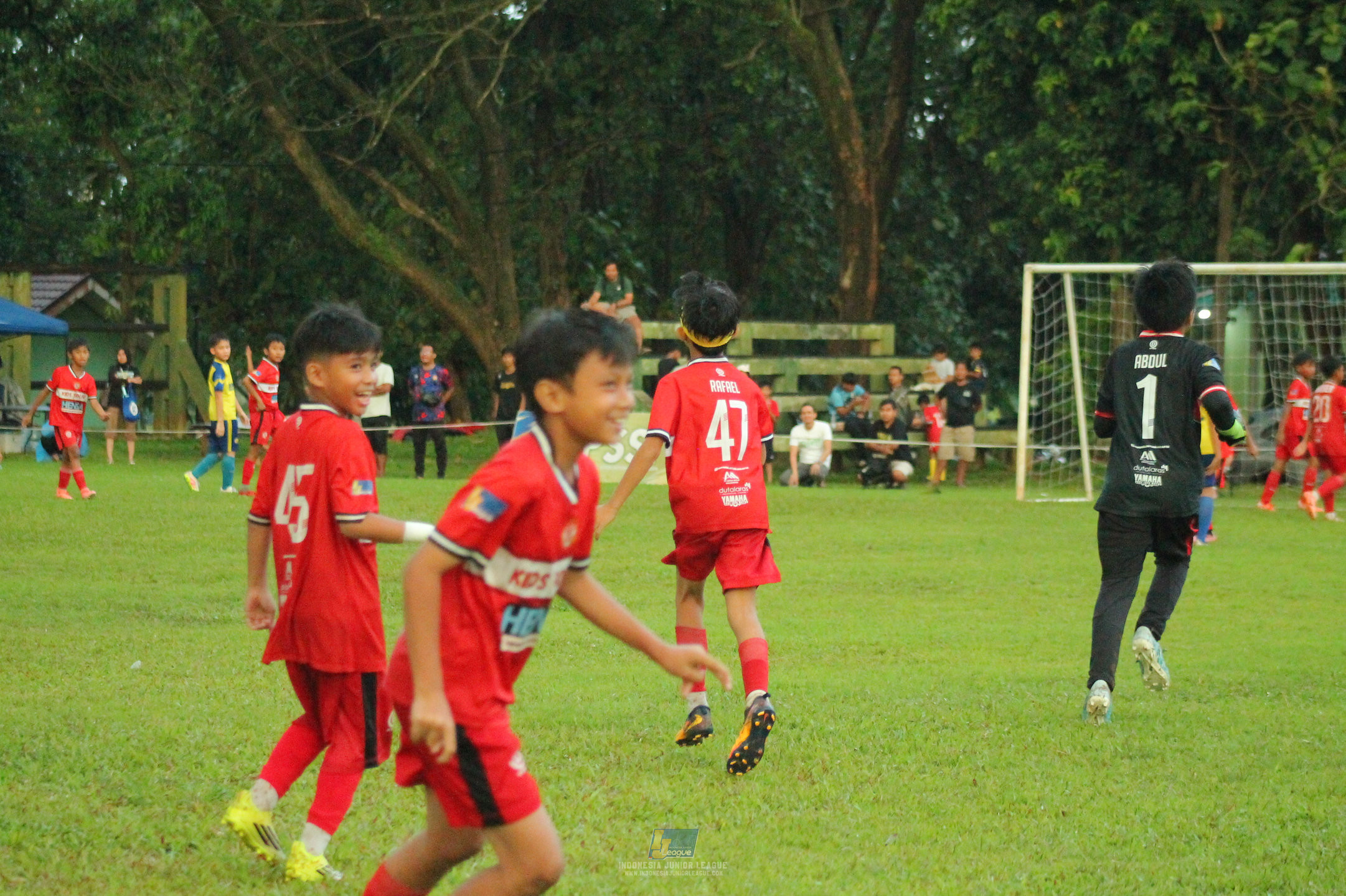 ijl u11 120426 brazillian ss lfa vs kids soccer family