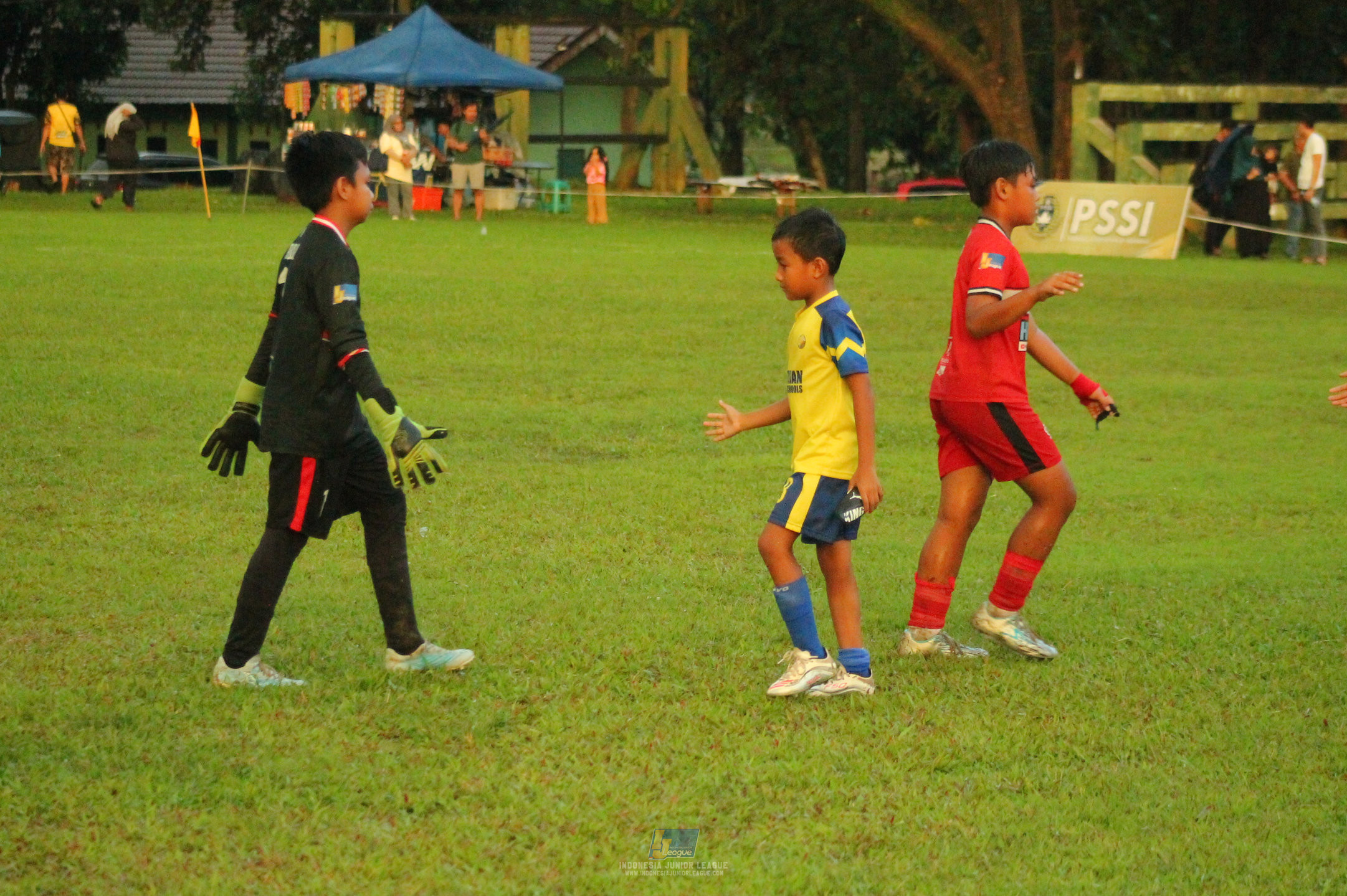 ijl u11 120426 brazillian ss lfa vs kids soccer family